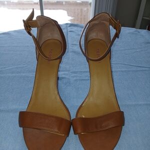 Tesori Women's Brown Ankle Strap Sandals